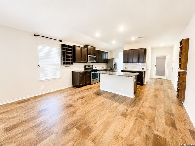 6711 Hoffman Plain, San Antonio, TX 78252