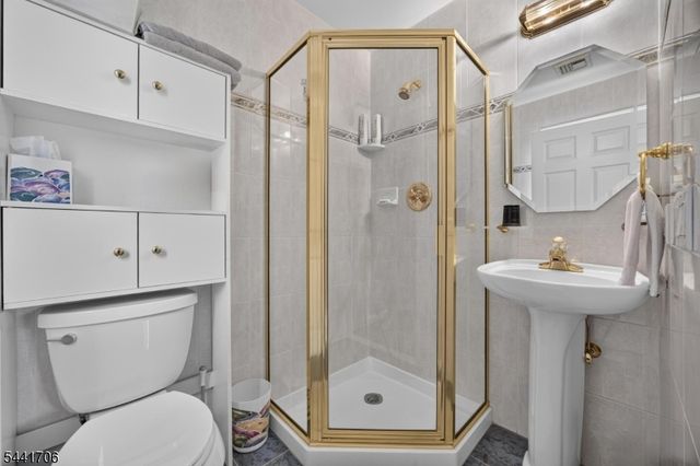 12 William St, Saddle Brook Twp., NJ 07663