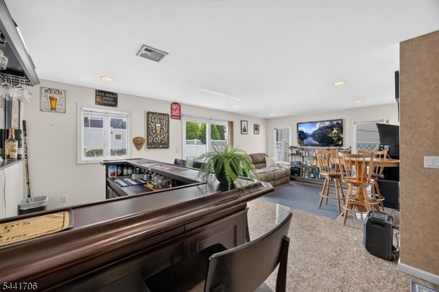 12 William St, Saddle Brook Twp., NJ 07663