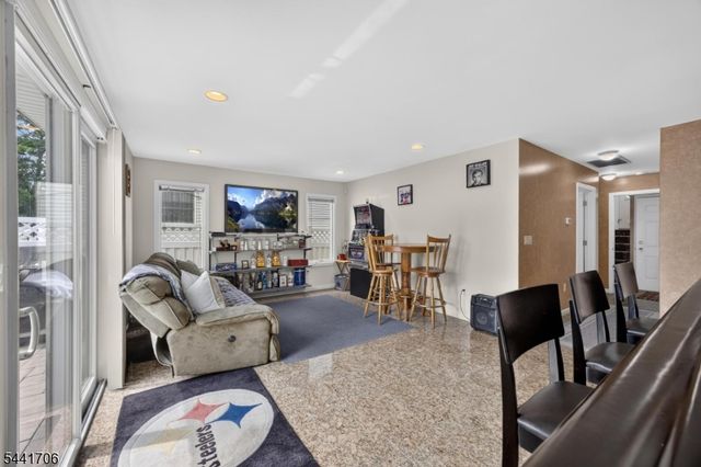 12 William St, Saddle Brook Twp., NJ 07663
