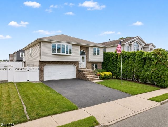 12 William St, Saddle Brook Twp., NJ 07663