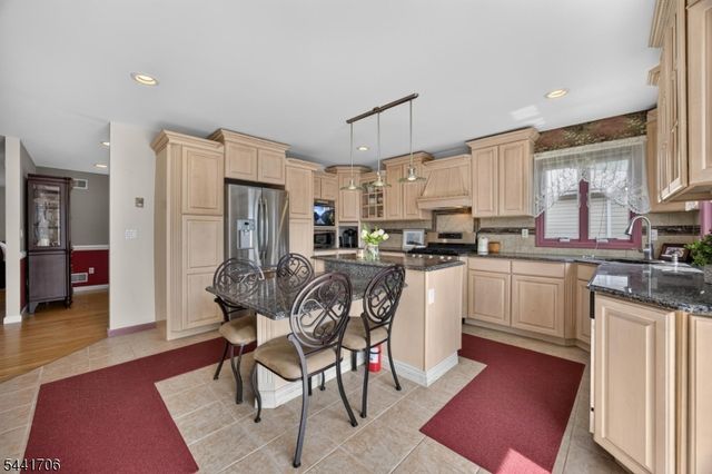 12 William St, Saddle Brook Twp., NJ 07663