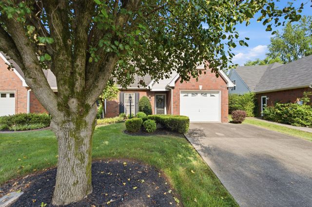 2767 Stonehedge Dr, Murfreesboro, TN 37128
