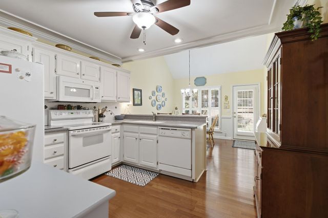 2767 Stonehedge Dr, Murfreesboro, TN 37128
