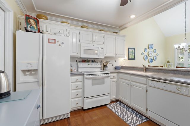 2767 Stonehedge Dr, Murfreesboro, TN 37128