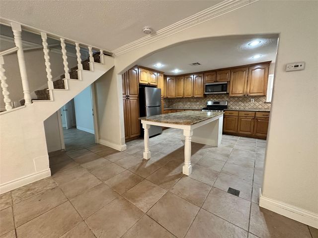 6905 Palestine Street B, Houston, TX 77020