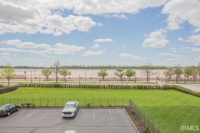 100 NW 1st St Apt 205, Evansville, IN 47708