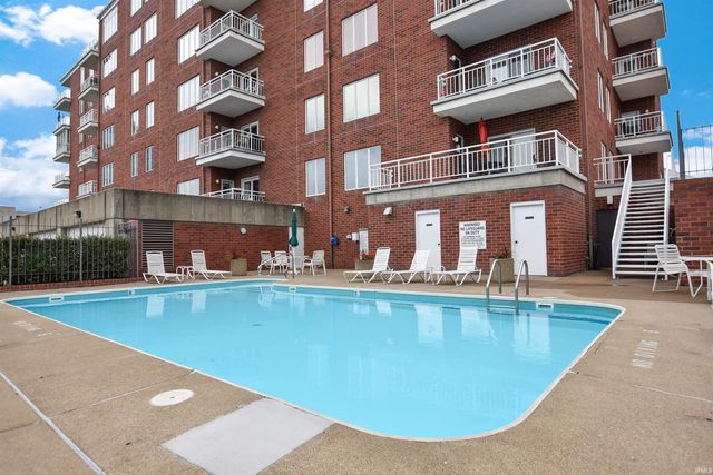 100 NW 1st St Apt 205, Evansville, IN 47708