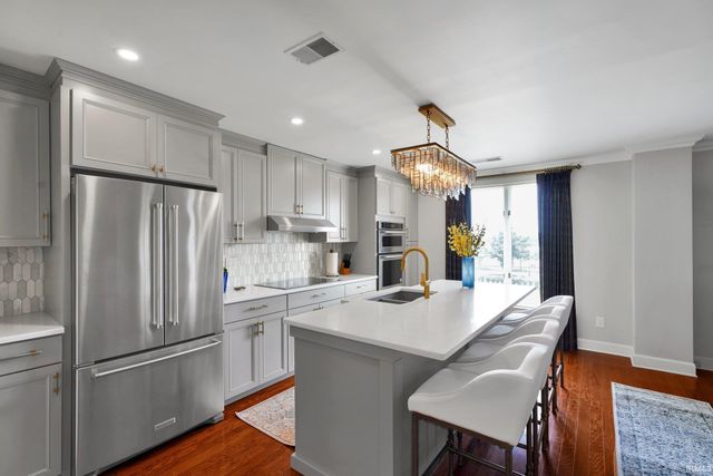 100 NW 1st St Apt 205, Evansville, IN 47708