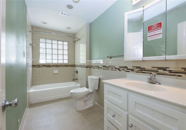2806 Bluebonnet, Kemah, TX 77565