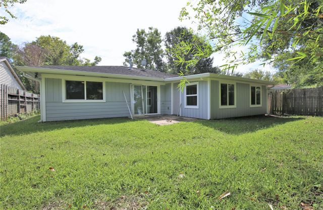 2806 Bluebonnet, Kemah, TX 77565