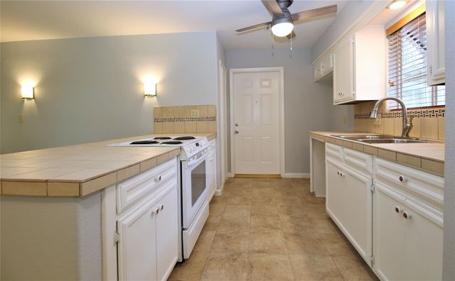 2806 Bluebonnet, Kemah, TX 77565