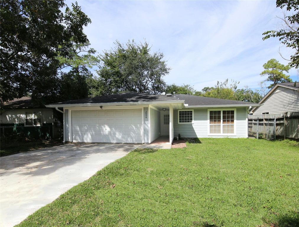 2806 Bluebonnet, Kemah, TX 77565