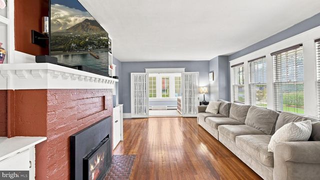 478 PARKWAY, Ewing, NJ 08618