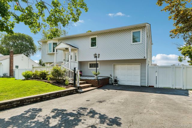 22 Liberty Avenue, Selden, NY 11784