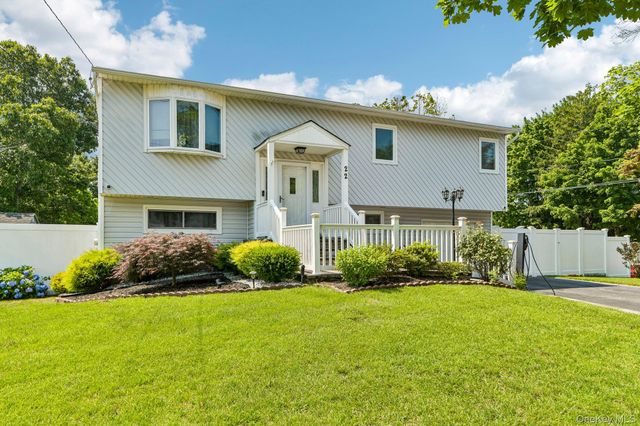 22 Liberty Avenue, Selden, NY 11784