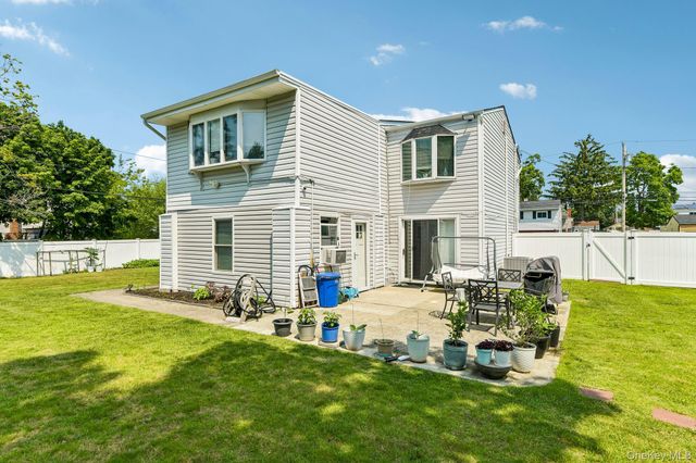 22 Liberty Avenue, Selden, NY 11784