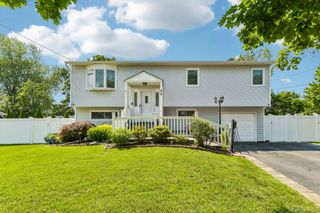 22 Liberty Avenue, Selden, NY 11784