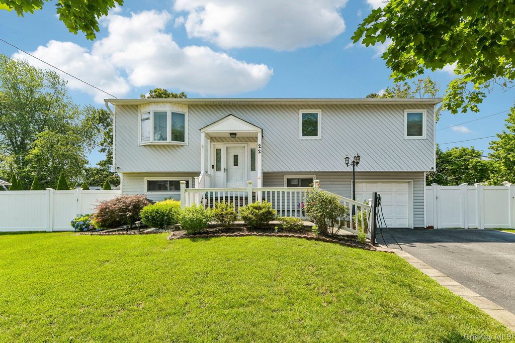 22 Liberty Avenue, Selden, NY 11784