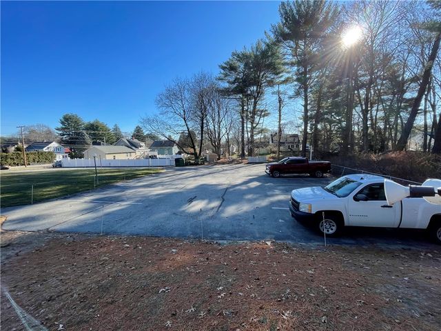 92 Dean Avenue, Smithfield, RI 02917