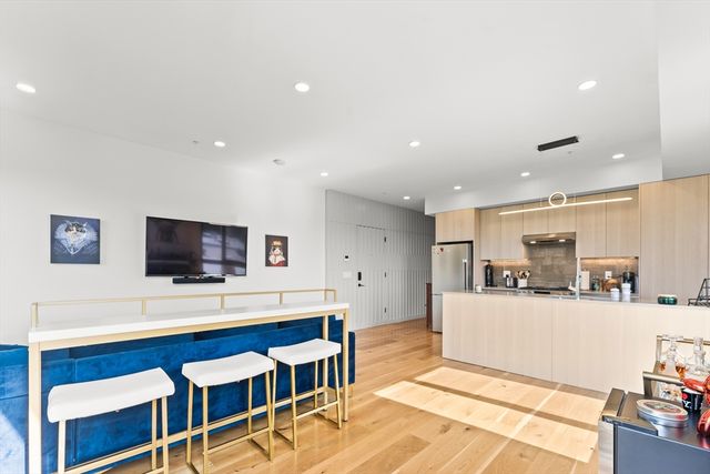 191 Condor St 9, Boston, MA 02128