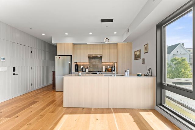 191 Condor St 9, Boston, MA 02128