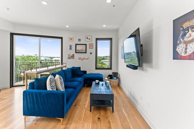 191 Condor St 9, Boston, MA 02128