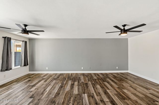 4330 E VAUGHN Drive, Phoenix, AZ 85044