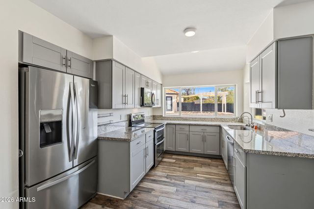 4330 E VAUGHN Drive, Phoenix, AZ 85044