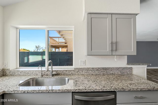 4330 E VAUGHN Drive, Phoenix, AZ 85044