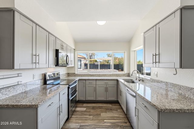 4330 E VAUGHN Drive, Phoenix, AZ 85044