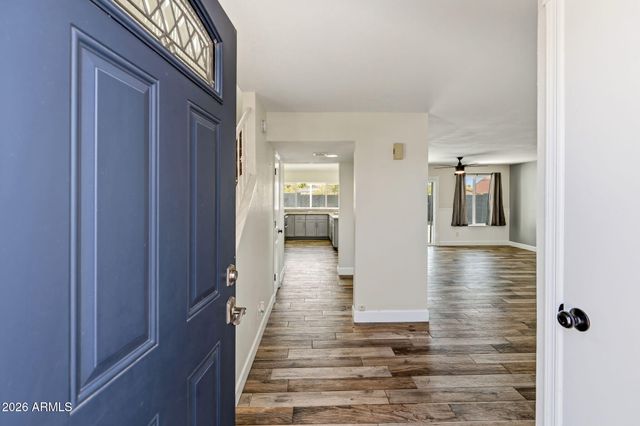 4330 E VAUGHN Drive, Phoenix, AZ 85044