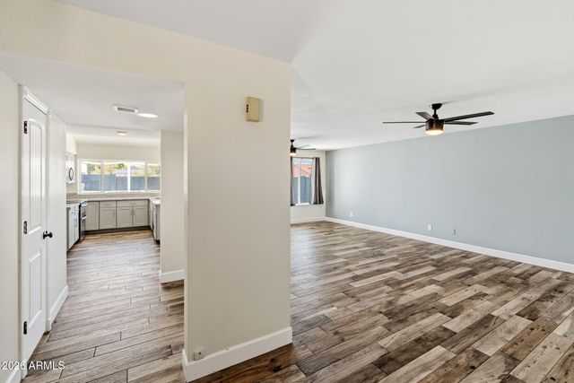 4330 E VAUGHN Drive, Phoenix, AZ 85044