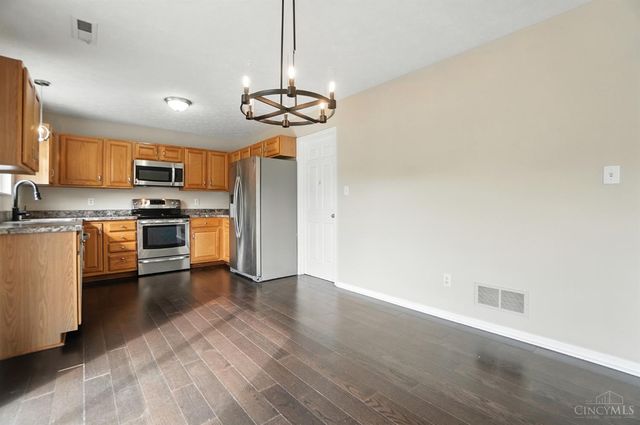 22 Green Meadow Ct, Franklin, OH 45005