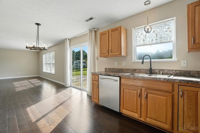 22 Green Meadow Ct, Franklin, OH 45005