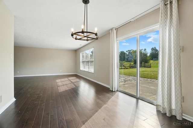 22 Green Meadow Ct, Franklin, OH 45005