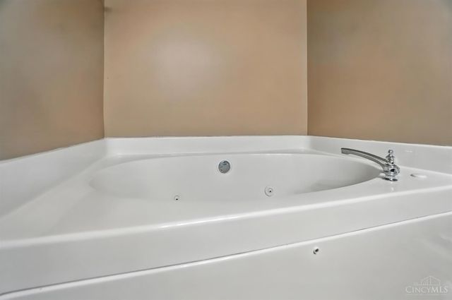 22 Green Meadow Ct, Franklin, OH 45005