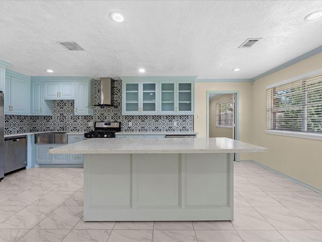13931 Roundstone Lane, Houston, TX 77015