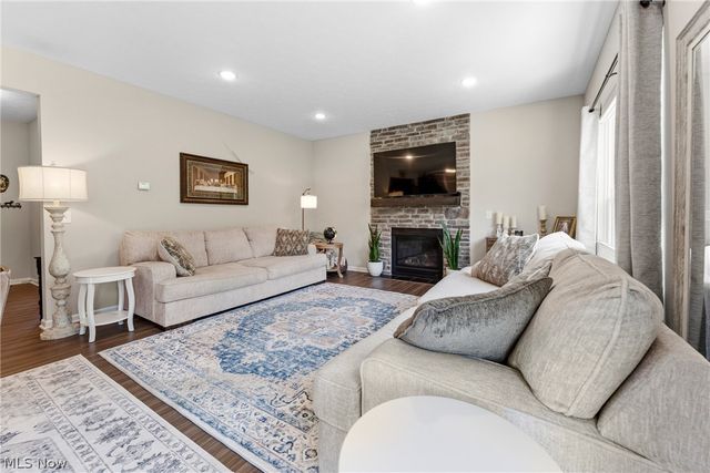 1216 Selena Grove, Green, OH 44685