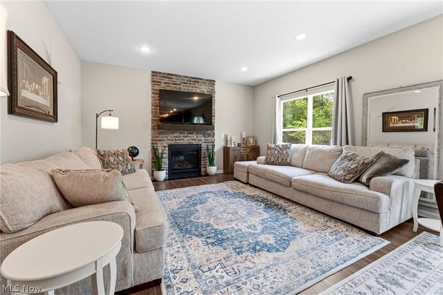 1216 Selena Grove, Green, OH 44685