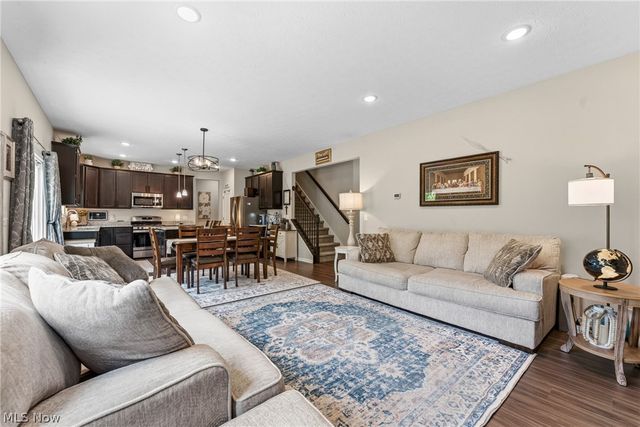 1216 Selena Grove, Green, OH 44685