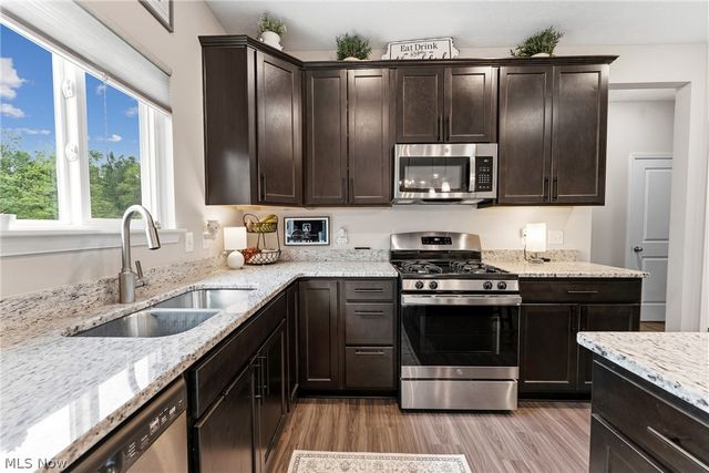 1216 Selena Grove, Green, OH 44685
