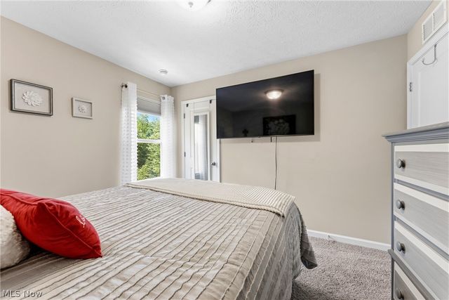 1216 Selena Grove, Green, OH 44685