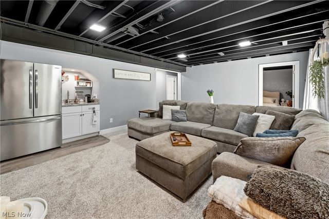 1216 Selena Grove, Green, OH 44685