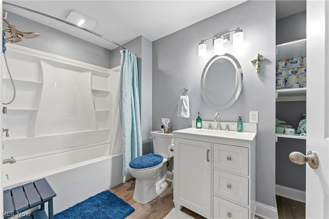 1216 Selena Grove, Green, OH 44685