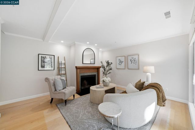 211 Kingston Way, Walnut Creek, CA 94597