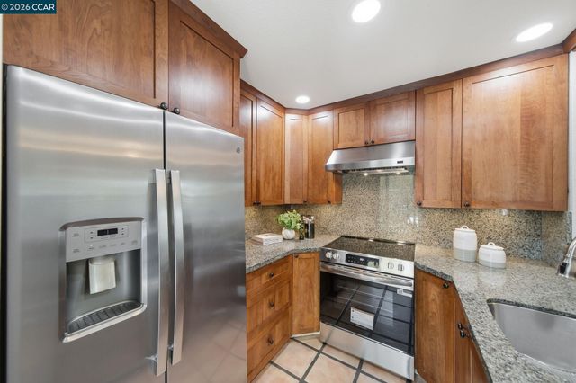 211 Kingston Way, Walnut Creek, CA 94597