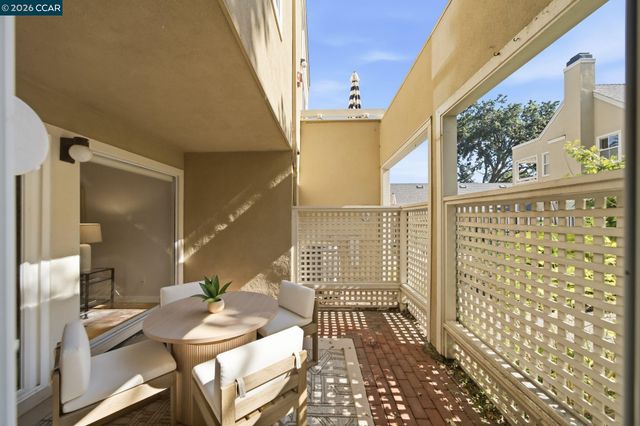 211 Kingston Way, Walnut Creek, CA 94597