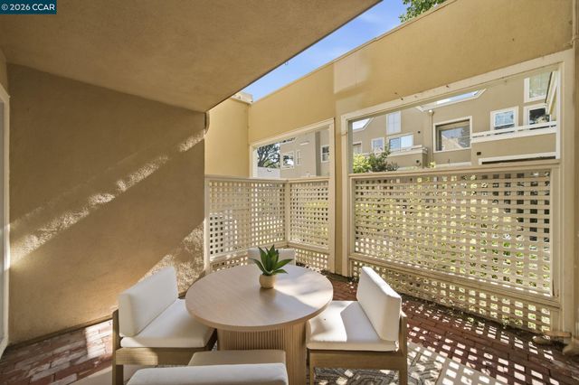 211 Kingston Way, Walnut Creek, CA 94597
