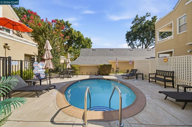 211 Kingston Way, Walnut Creek, CA 94597